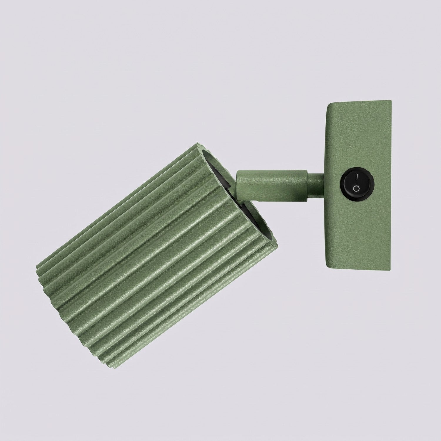 Applique murale Karbon à interrupteur aluminium vert sauge GU10 en situation