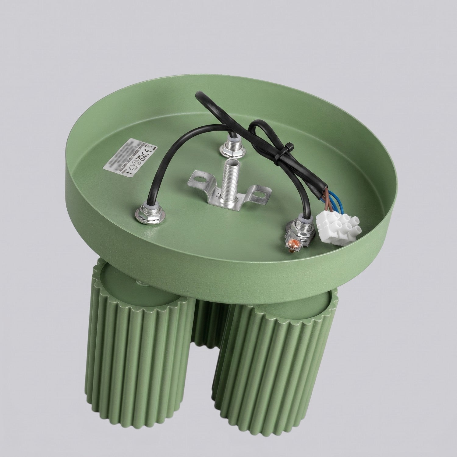 Plafonnier Karbon 3 spots rond aluminium vert sauge GU10 en situation