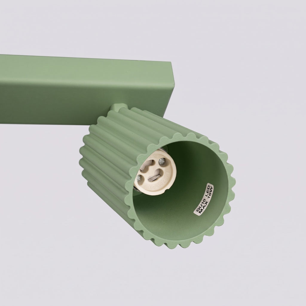 Plafonnier Karbon rampe 4 spots aluminium vert sauge GU10 vue rapprochée
