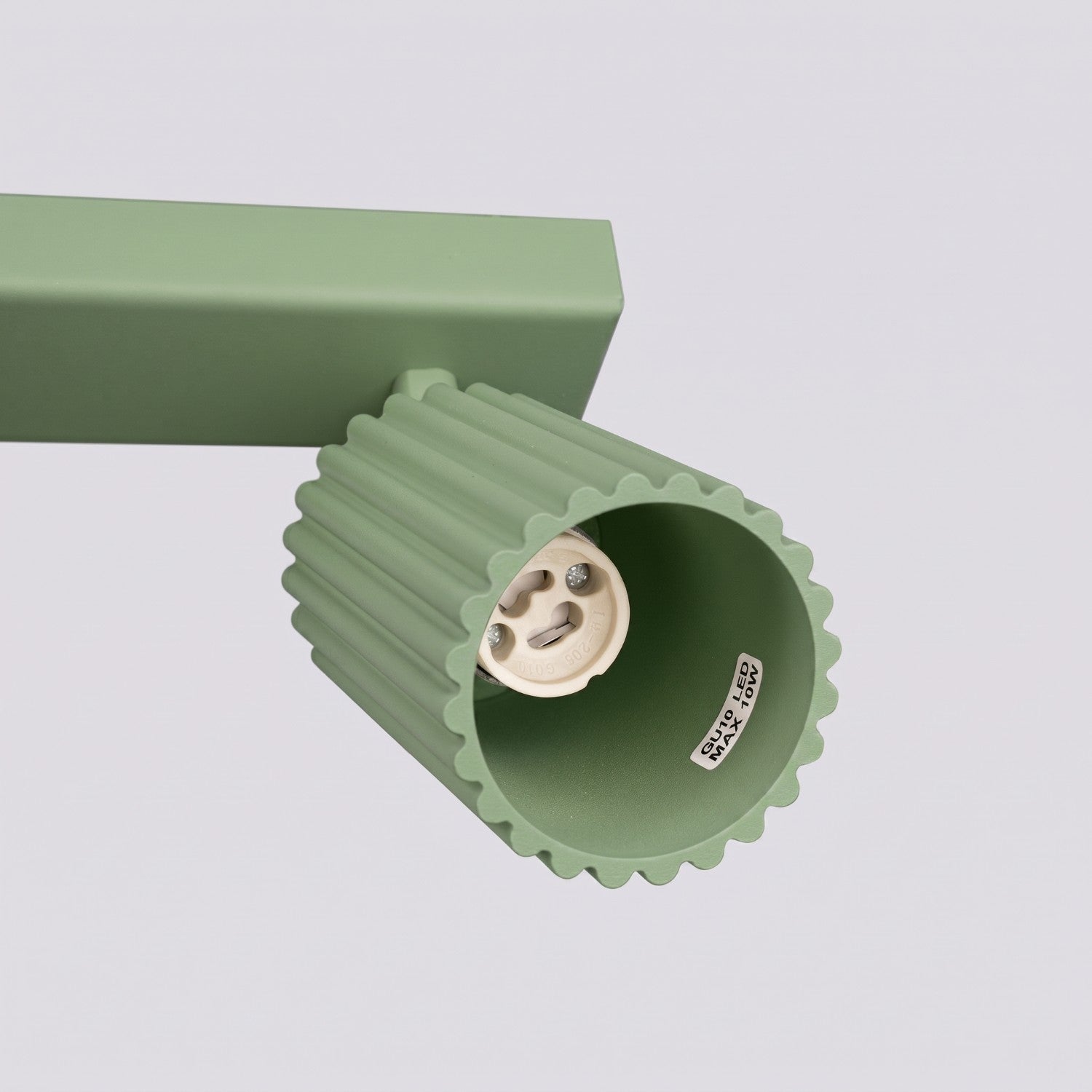Plafonnier Karbon rampe 4 spots aluminium vert sauge GU10 vue rapprochée