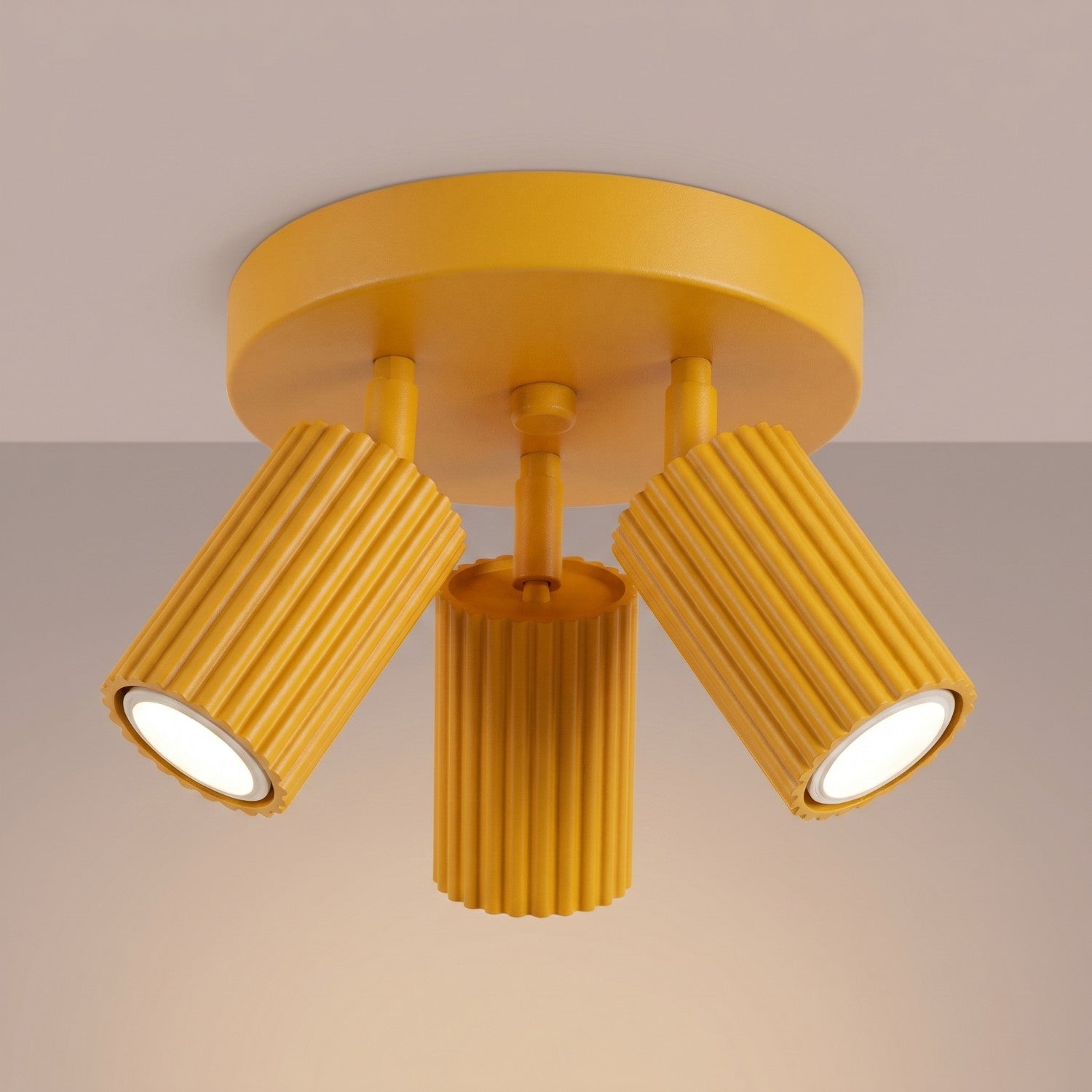 Plafonnier Karbon 3 spots rond aluminium jaune GU10 vue de trois quarts