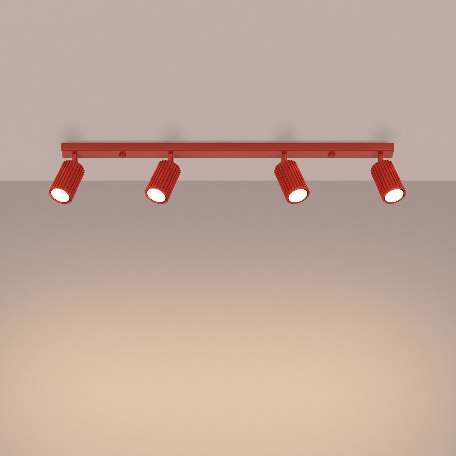 Plafonnier Karbon rampe 4 spots aluminium rouge GU10 vue de trois quarts