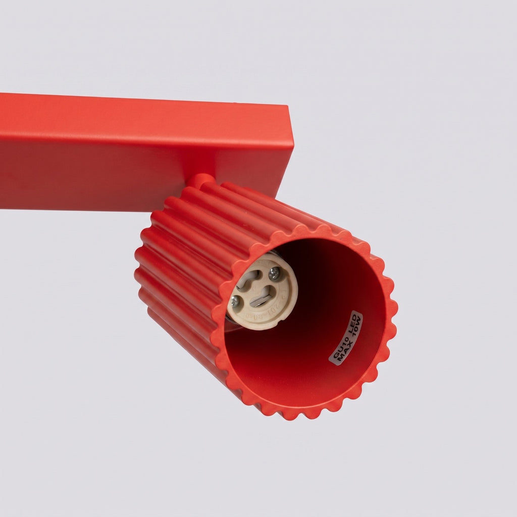 Plafonnier Karbon rampe 4 spots aluminium rouge GU10 vue rapprochée