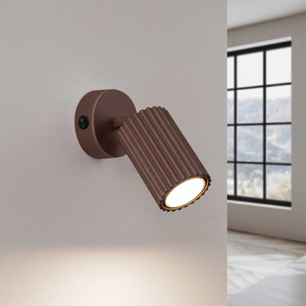 Applique murale Karbon à interrupteur aluminium brun GU10 vue de trois quarts