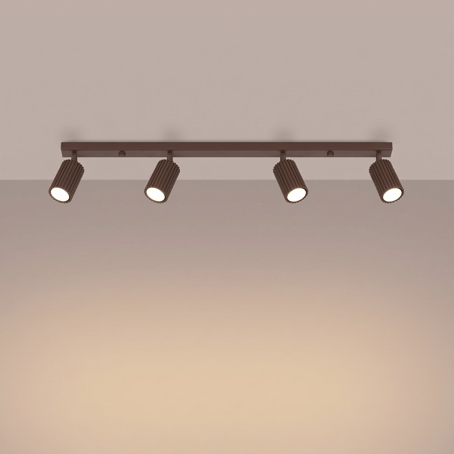 Plafonnier Karbon rampe 4 spots aluminium brun GU10 vue de trois quarts