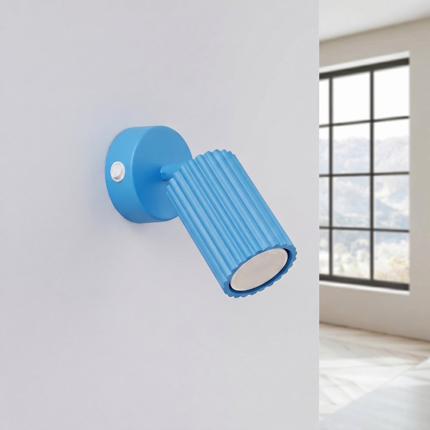 Applique murale Karbon à interrupteur aluminium bleu clair GU10 vue de profil