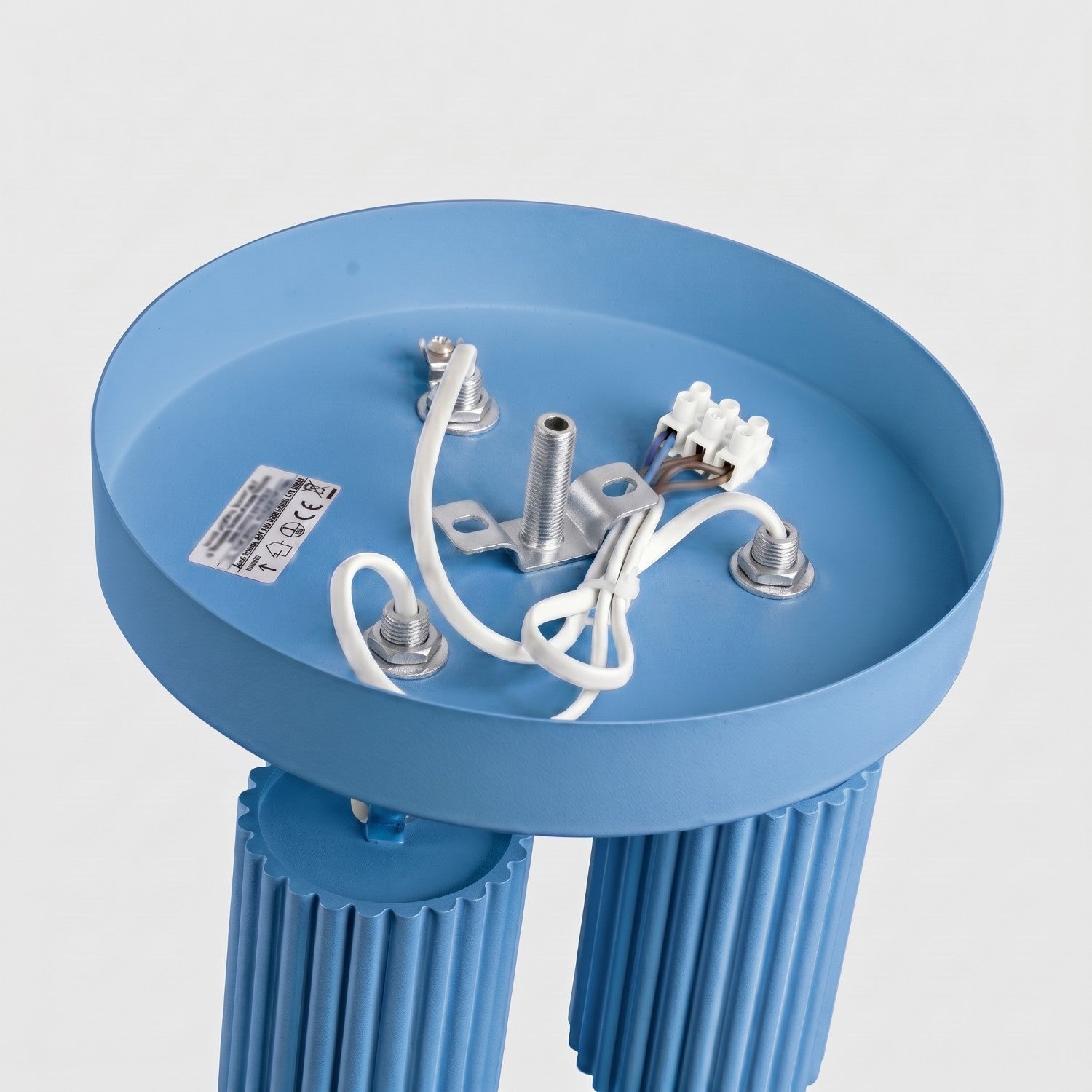 Plafonnier Karbon 3 spots rond aluminium bleu clair GU10 vue rapprochée