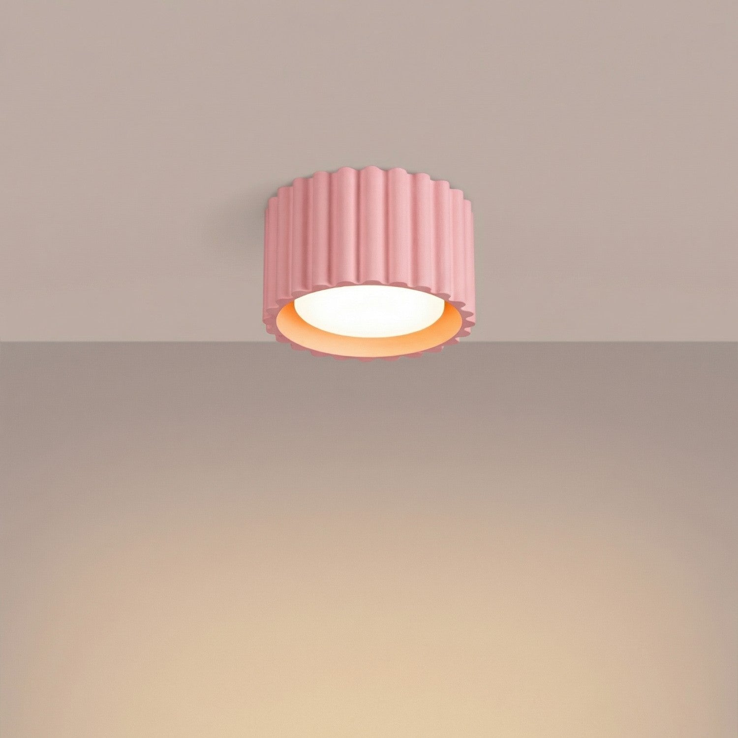 Plafonnier Aura 1 aluminium rose GX53 vue de trois quarts