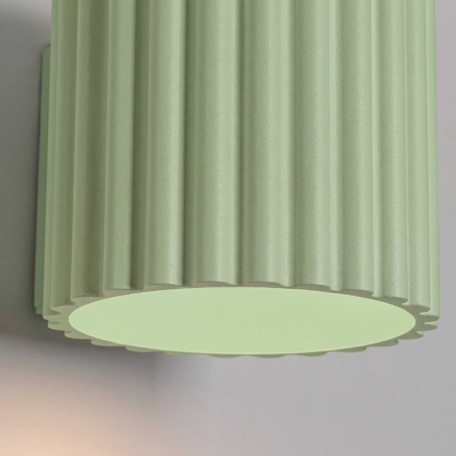Applique murale Aura aluminium vert sauge G9 en situation
