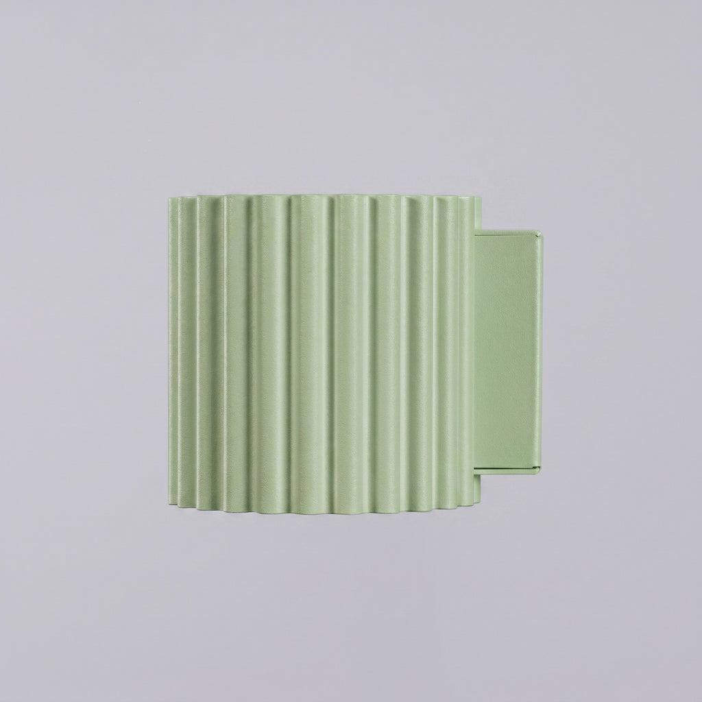 Applique murale Aura aluminium vert sauge G9 détail des cannelures
