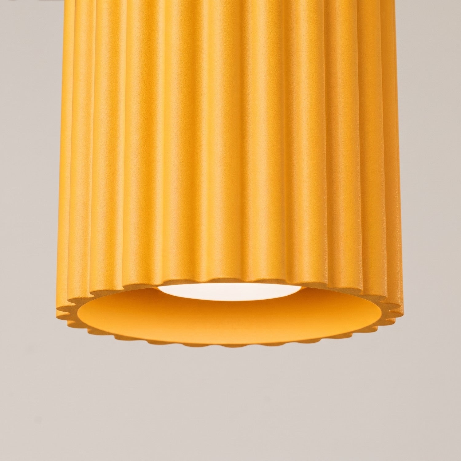 Plafonnier Aura 1 aluminium jaune GU10 en situation