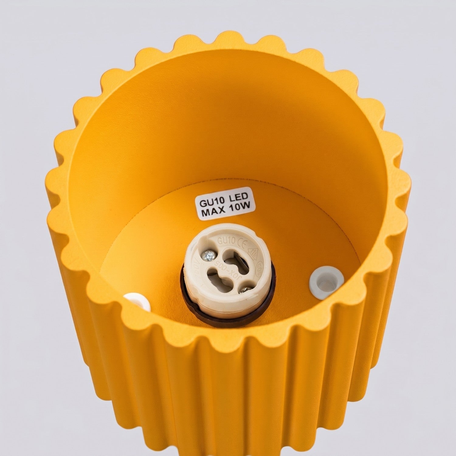 Plafonnier Aura 1 aluminium jaune GU10 détail des cannelures