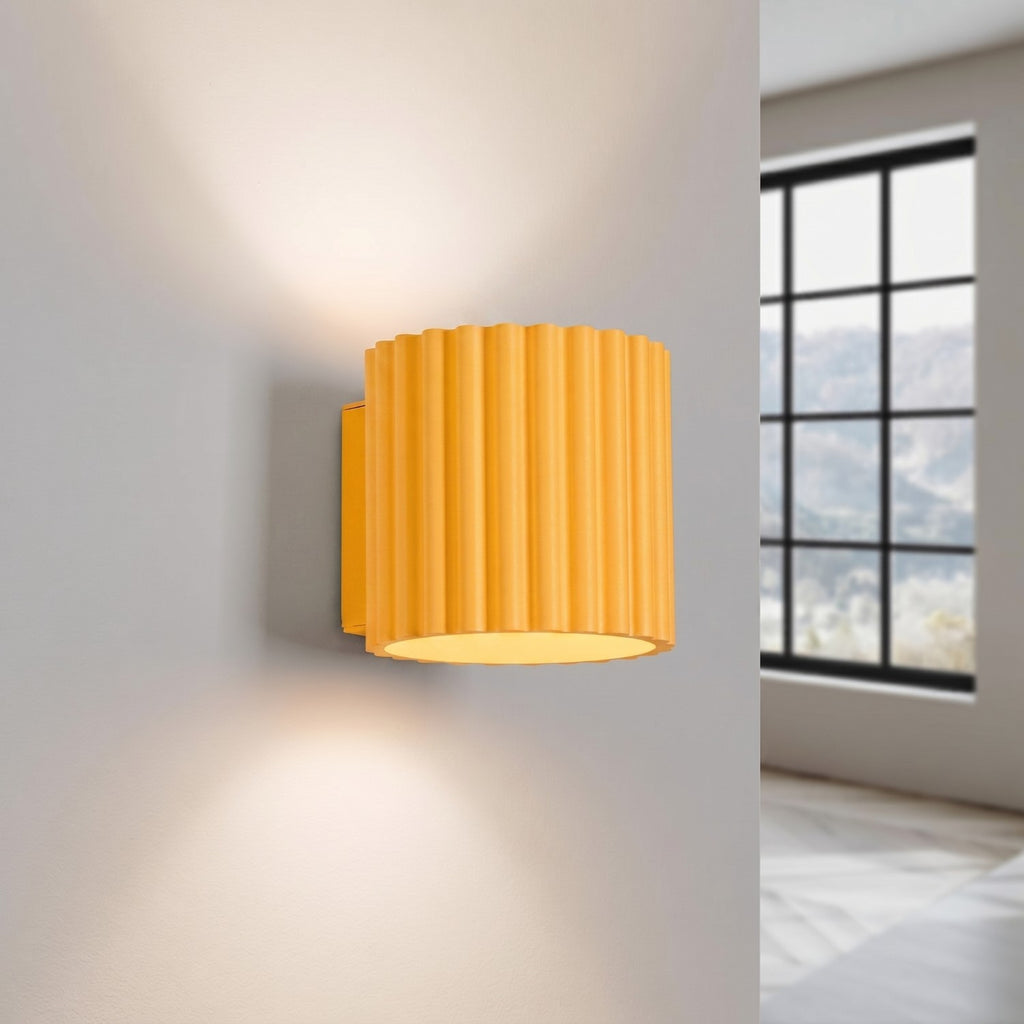 Applique murale Aura aluminium jaune G9 vue de trois quarts