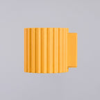 Applique murale Aura aluminium jaune G9 détail des cannelures