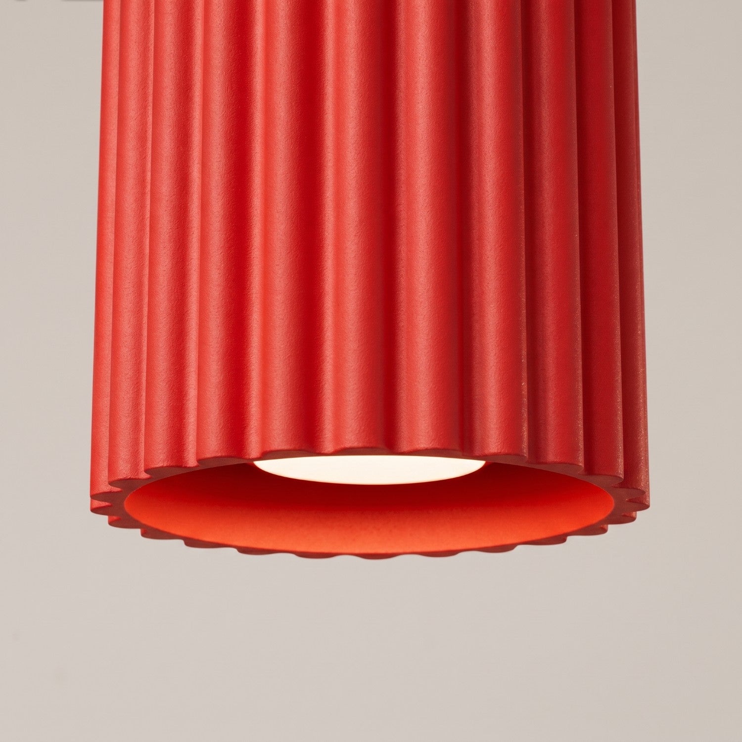 Plafonnier Aura 1 aluminium rouge GU10 en situation