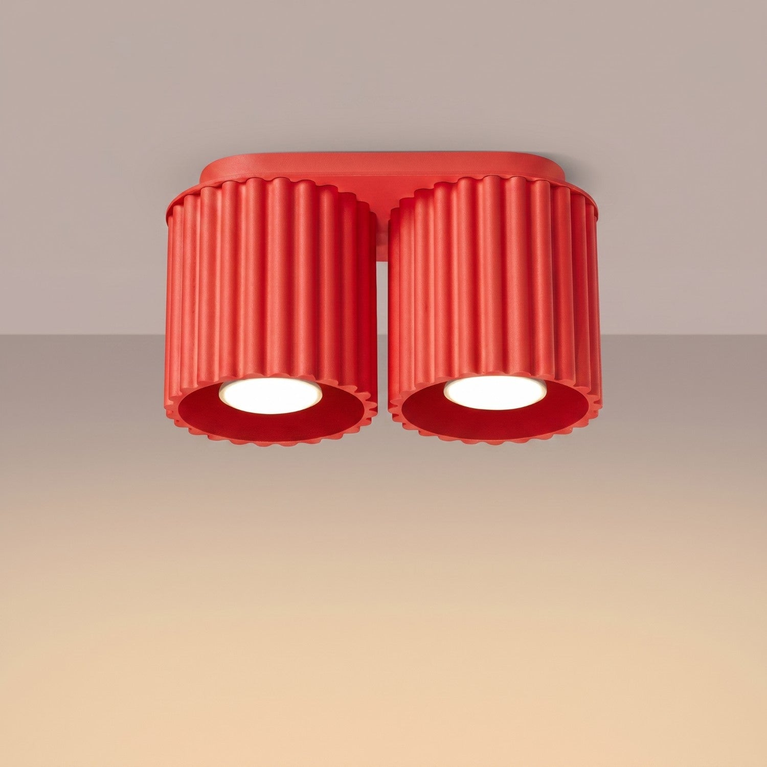 Plafonnier Aura 2 aluminium rouge GU10 vue de trois quarts