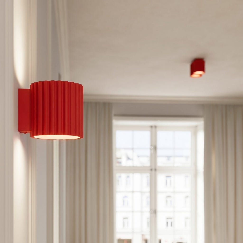 Applique murale Aura aluminium rouge G9 vue de trois quarts