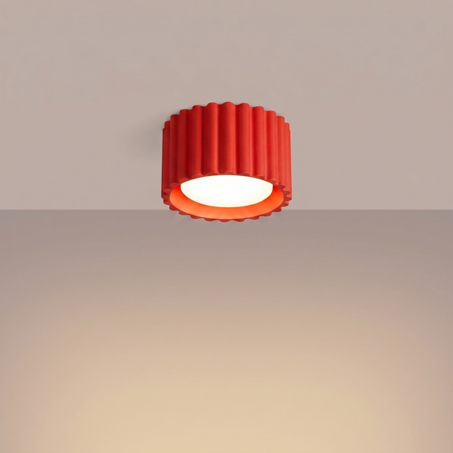 Plafonnier Aura 1 aluminium rouge GX53 vue de trois quarts