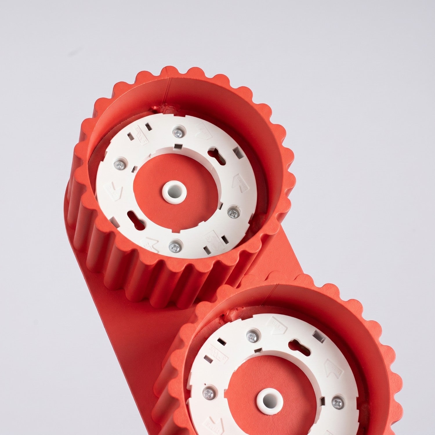 Plafonnier Aura 2 aluminium rouge GX53 détail des cannelures