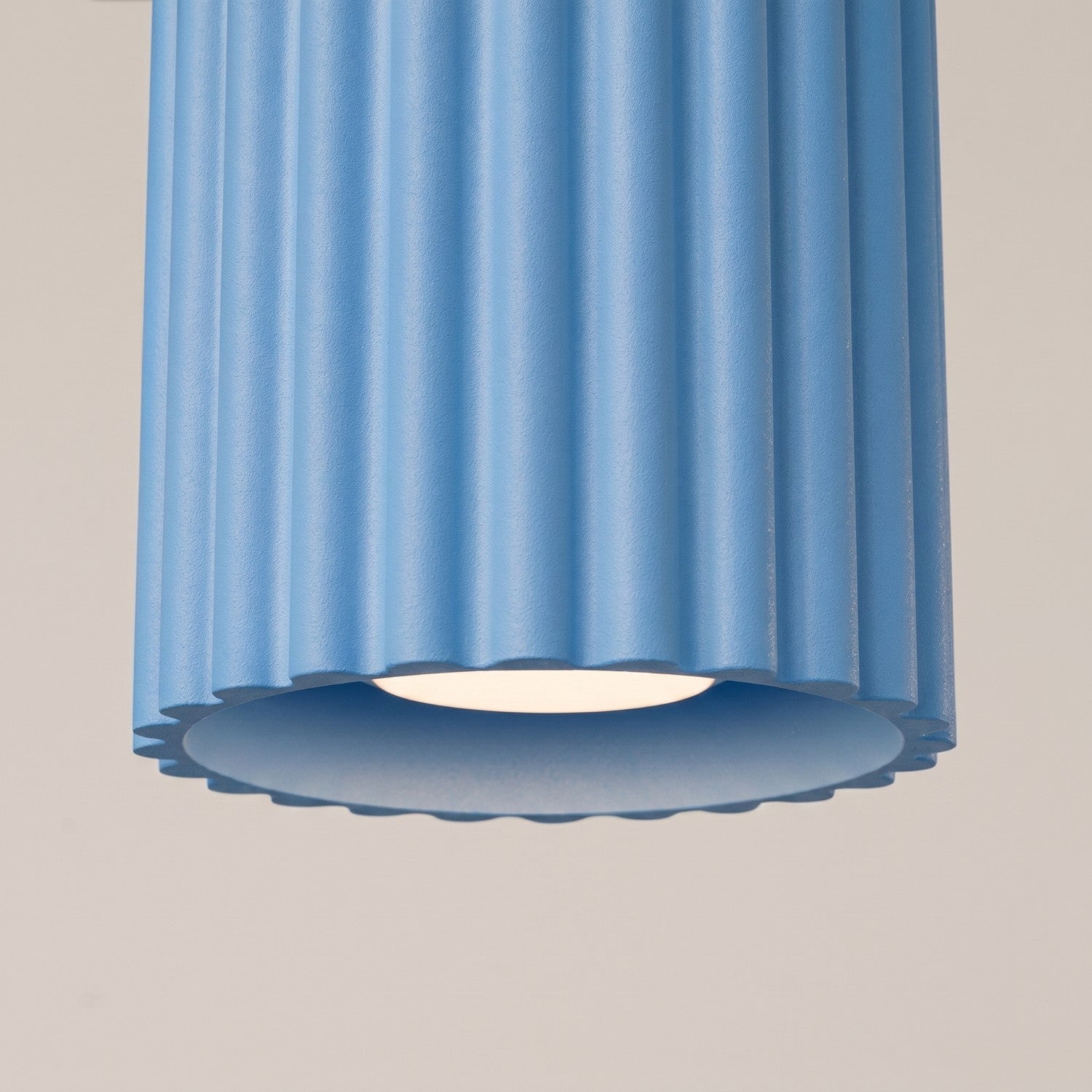 Plafonnier Aura 1 aluminium bleu clair GU10 en situation