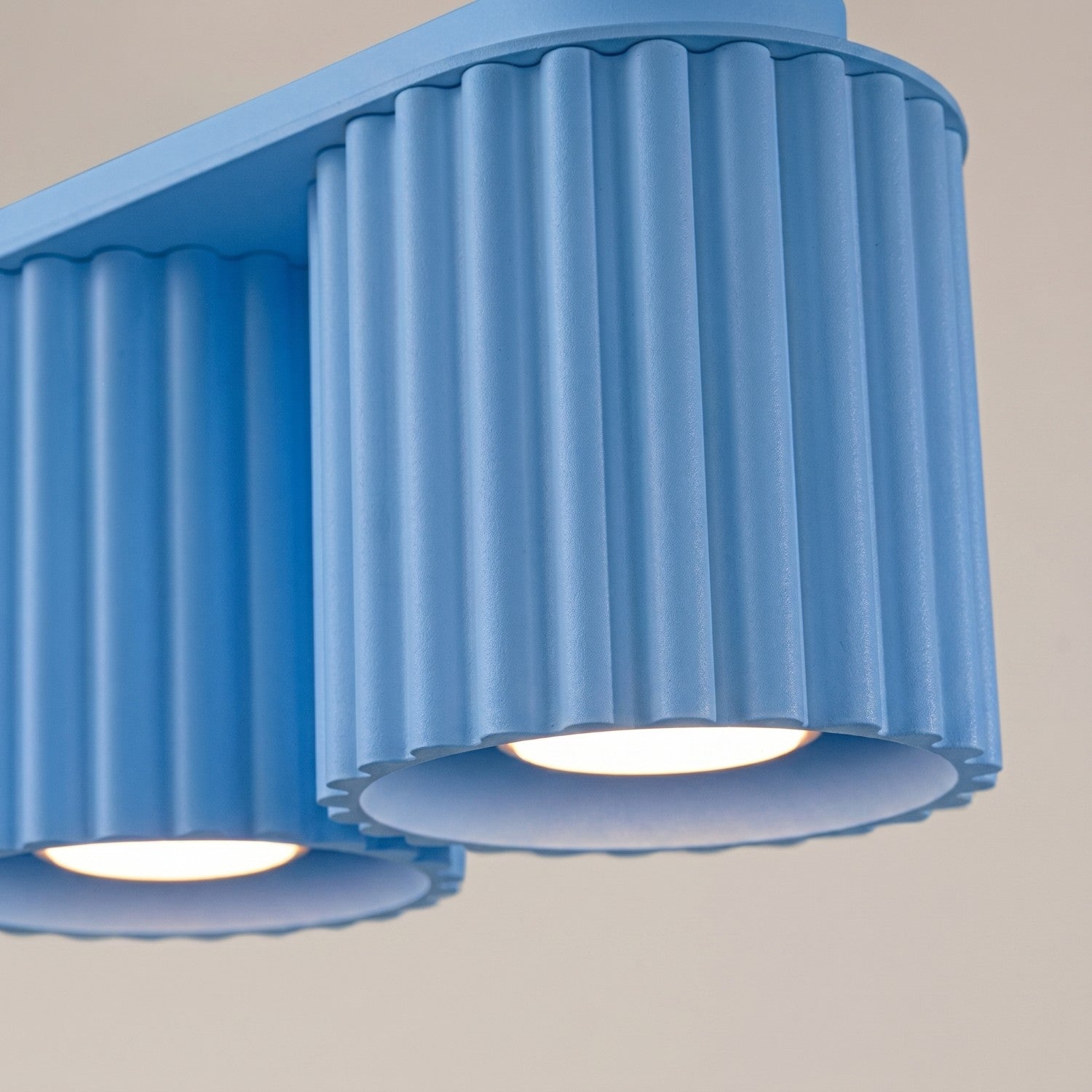 Plafonnier Aura 2 aluminium bleu clair GU10 en situation