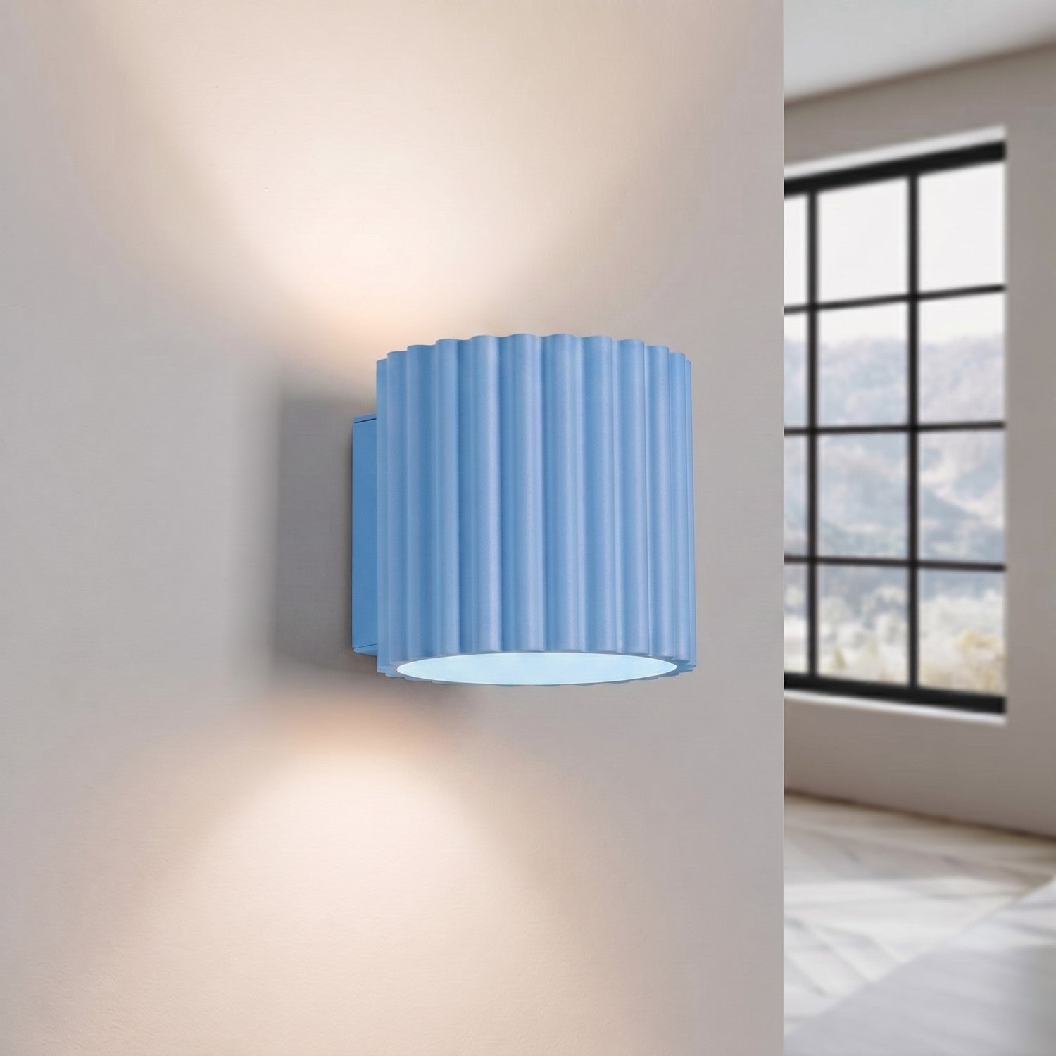 Applique murale Aura aluminium bleu clair G9 vue de trois quarts