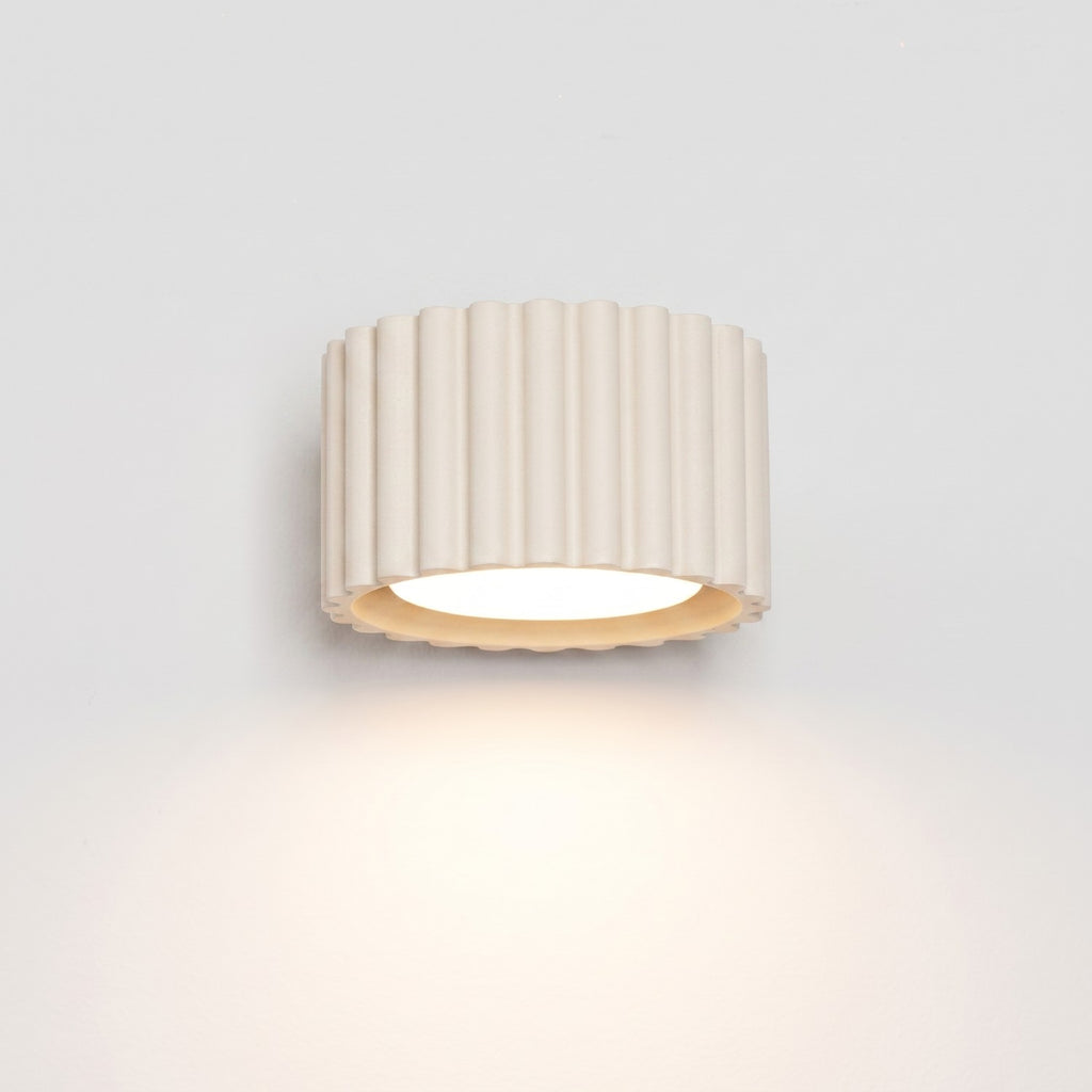 Applique murale Aura aluminium beige GX53 en situation