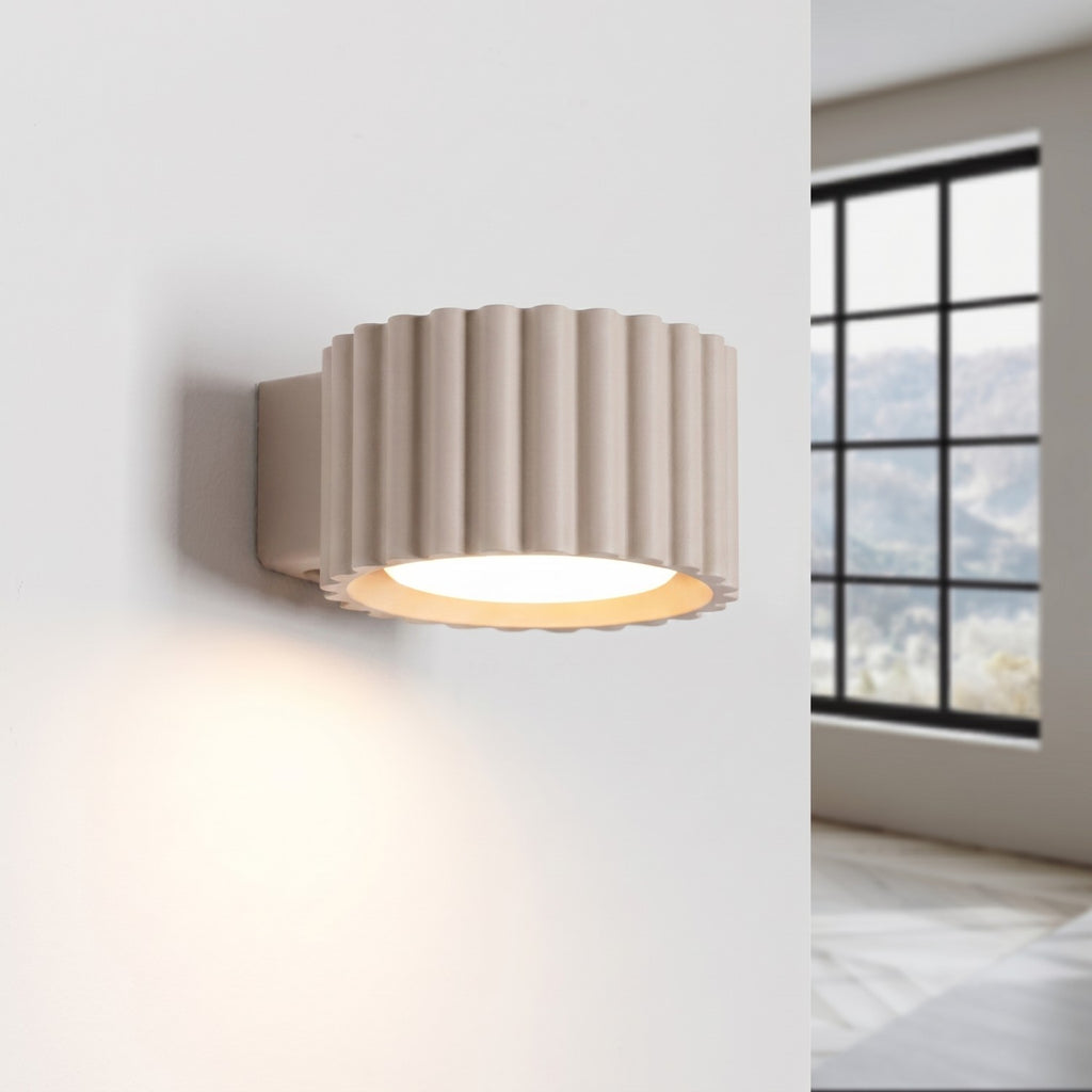 Applique murale Aura aluminium taupe GX53 vue de trois quarts