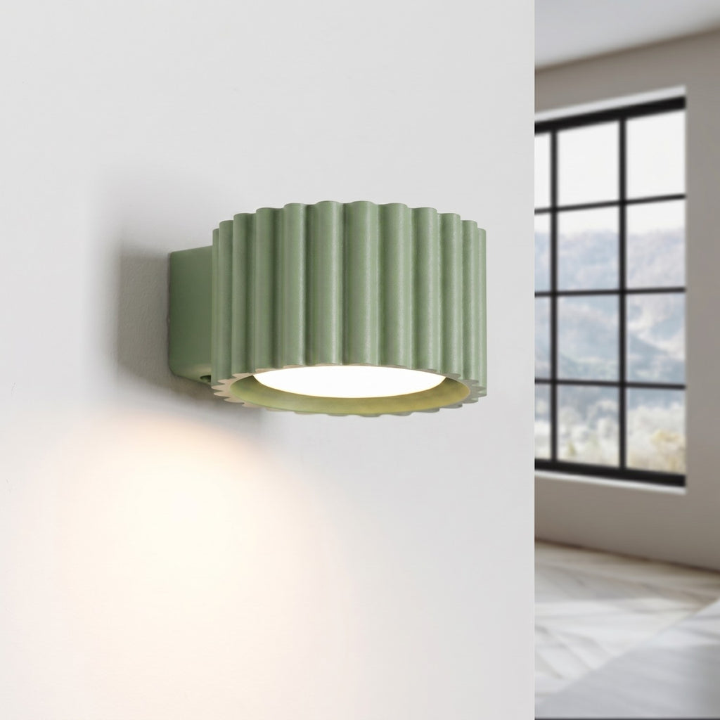 Applique murale Aura aluminium vert sauge GX53 vue de trois quarts