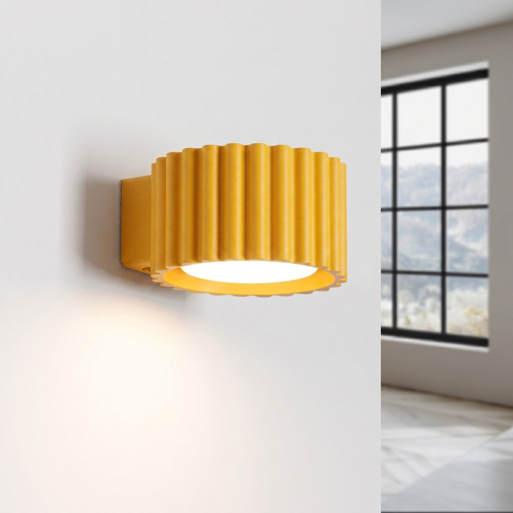 Applique murale Aura aluminium jaune GX53 vue de trois quarts