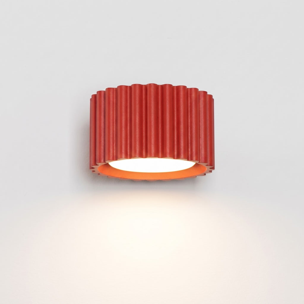 Applique murale Aura aluminium rouge GX53 en situation