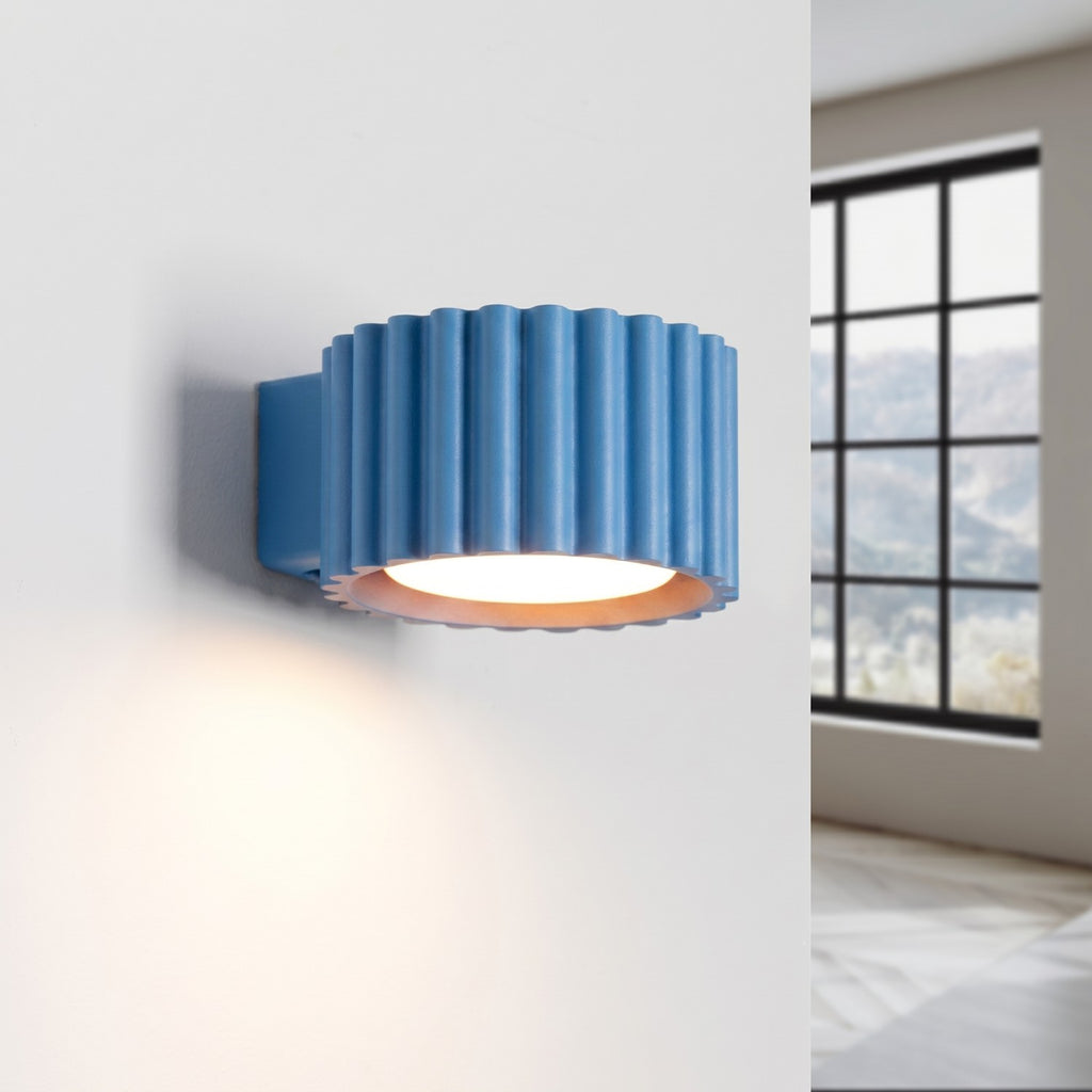 Applique murale Aura aluminium bleu clair GX53 vue de trois quarts