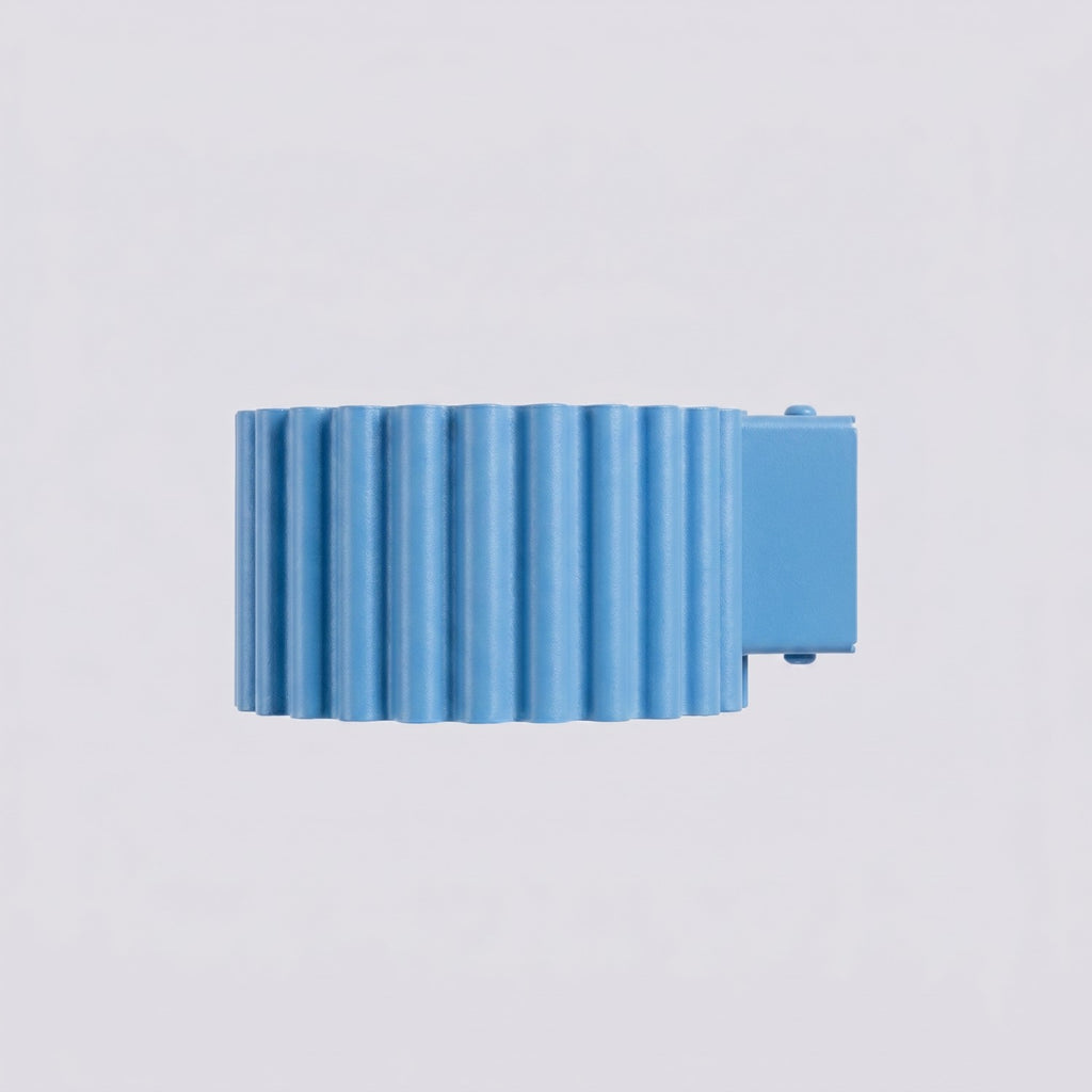 Applique murale Aura aluminium bleu clair GX53 détail des cannelures