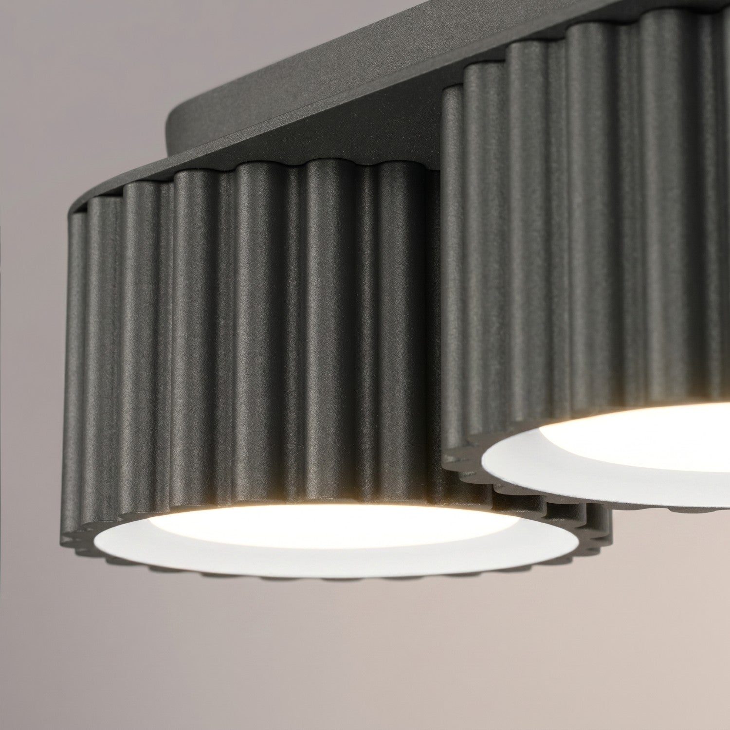 Plafonnier Aura 3 aluminium noir GX53 en situation