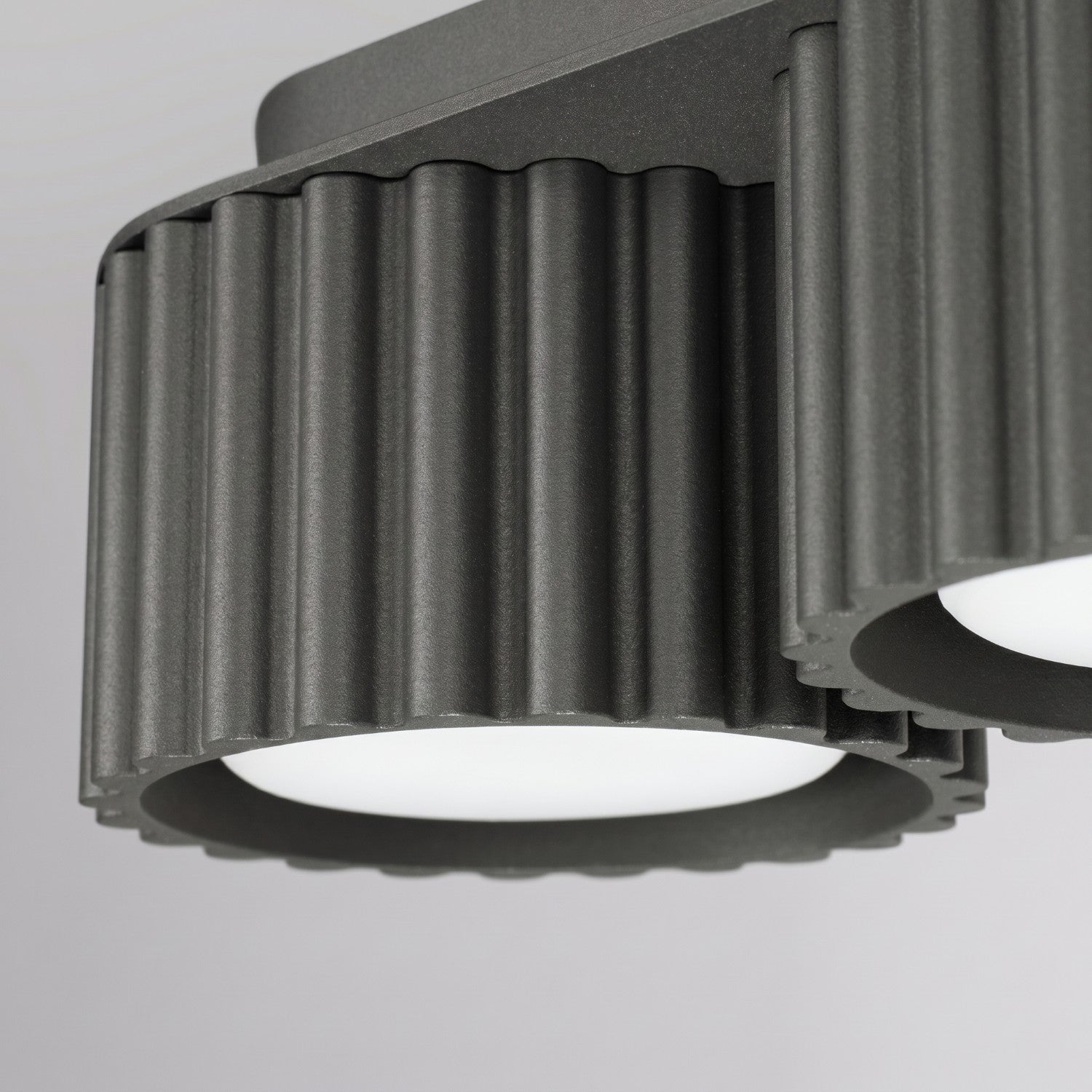 Plafonnier Aura 3 aluminium noir GX53 détail des cannelures