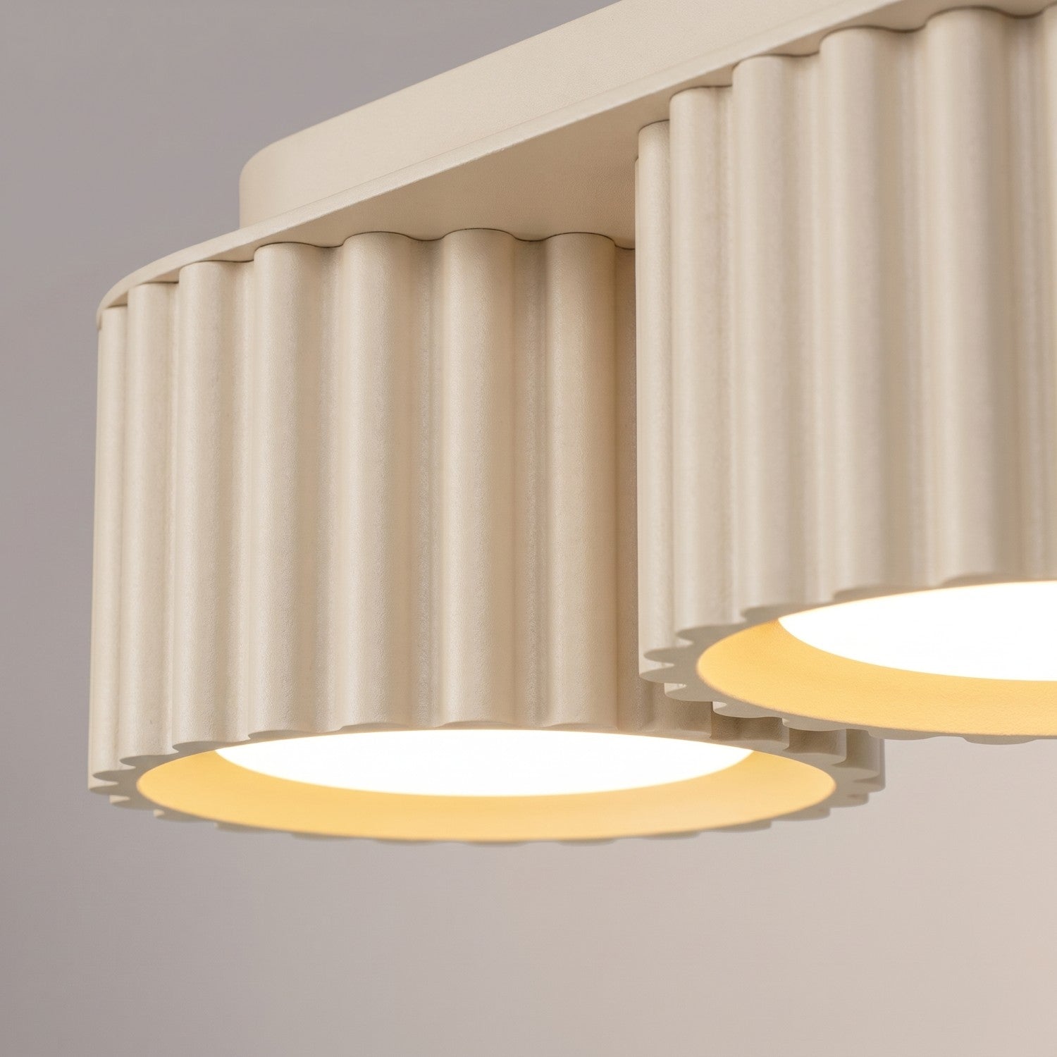 Plafonnier Aura 3 aluminium beige GX53 en situation
