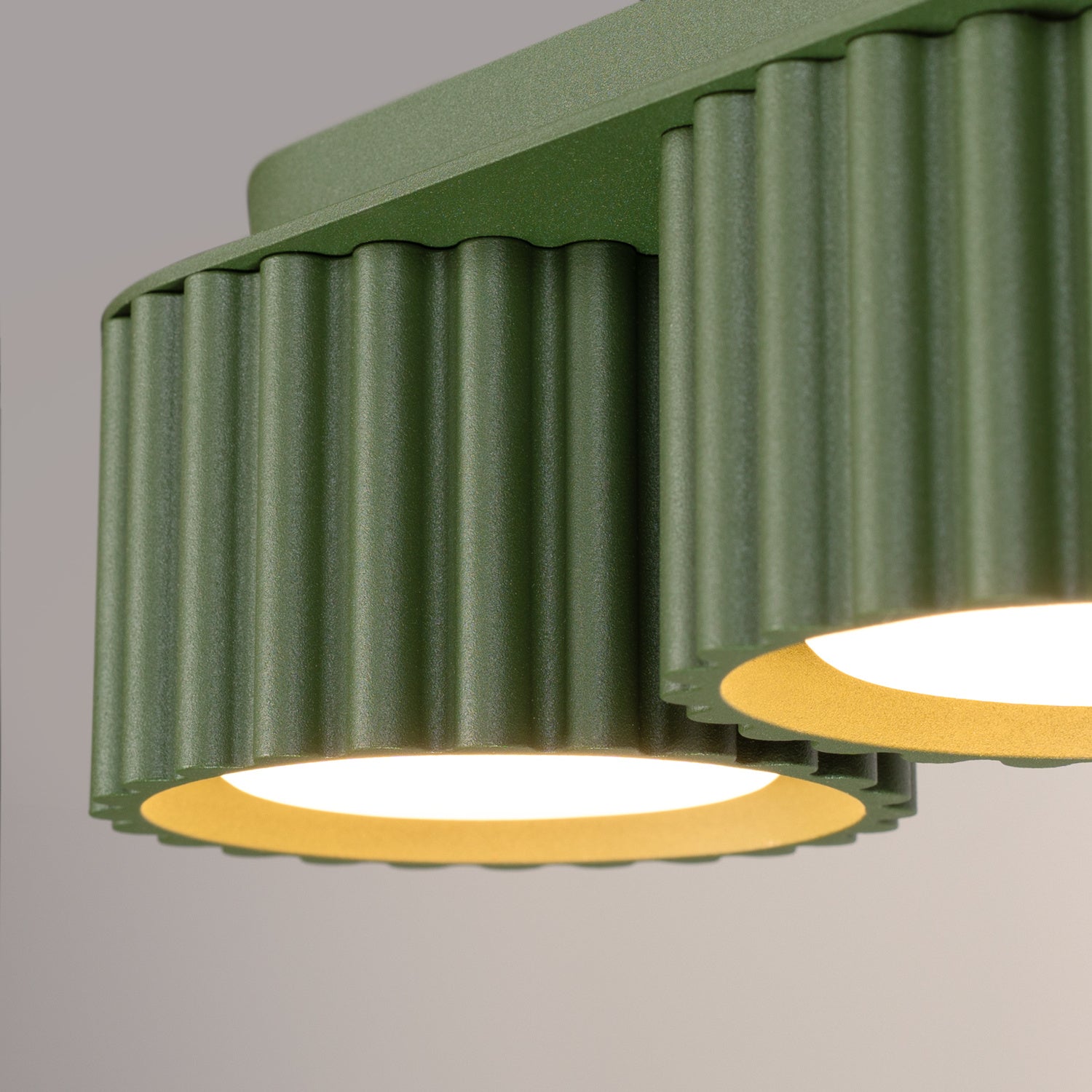 Plafonnier Aura 3 aluminium vert olive GX53 en situation
