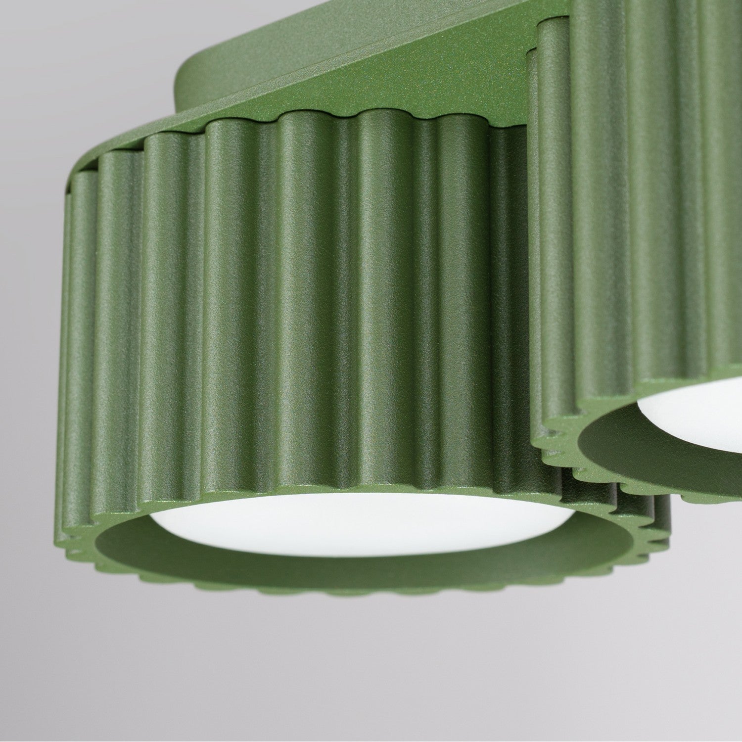 Plafonnier Aura 3 aluminium vert olive GX53 détail des cannelures