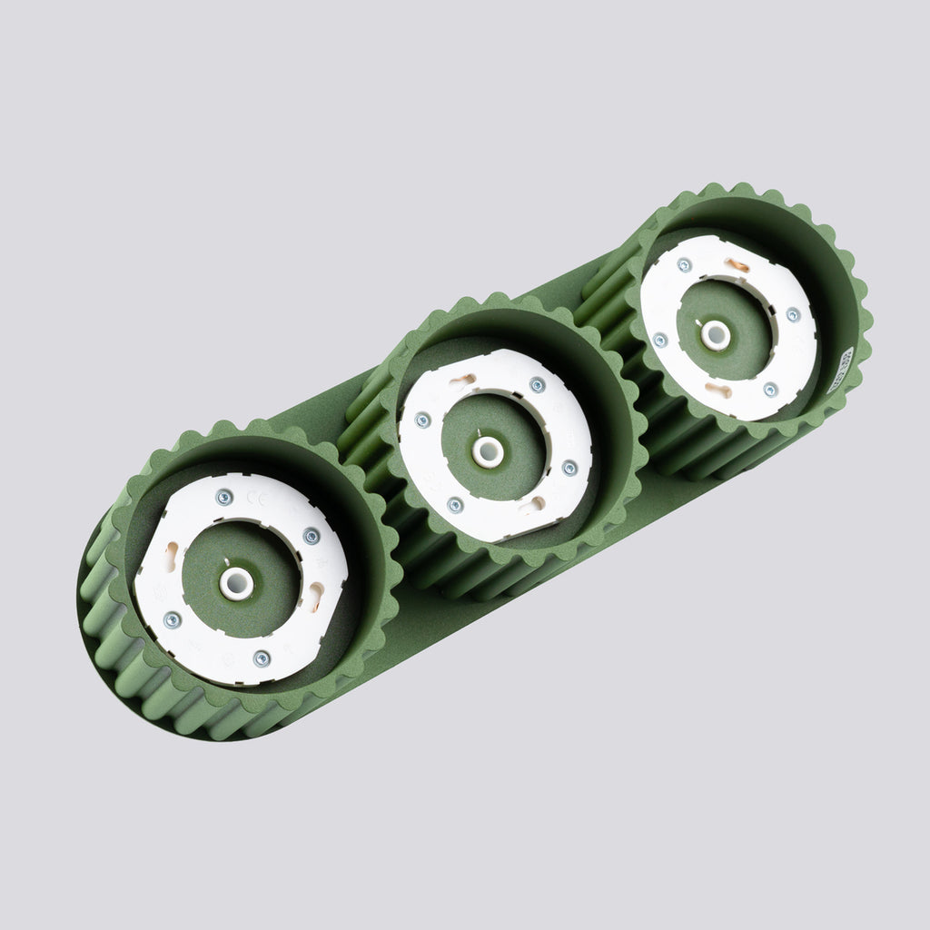 Plafonnier Aura 3 aluminium vert olive GX53 vue rapprochée