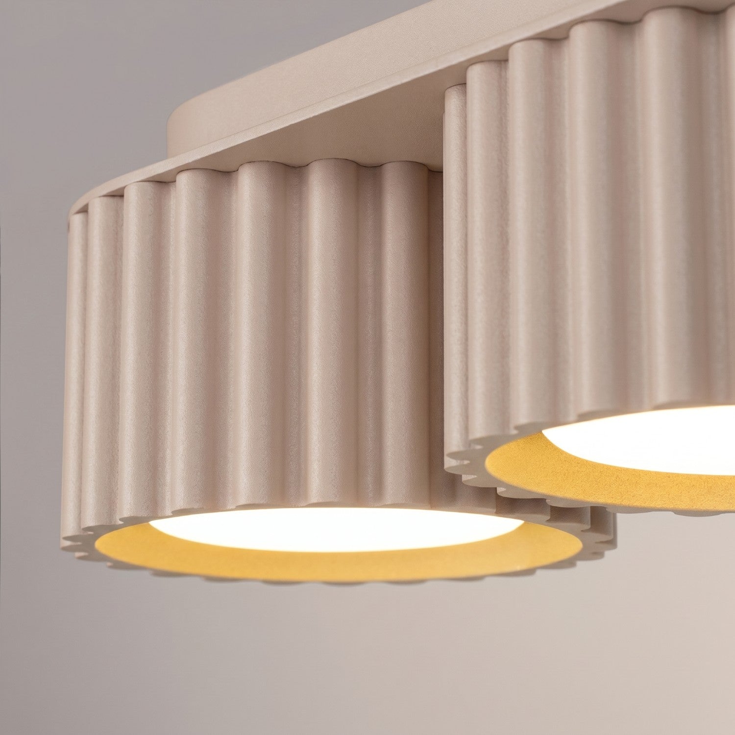 Plafonnier Aura 3 aluminium taupe GX53 en situation