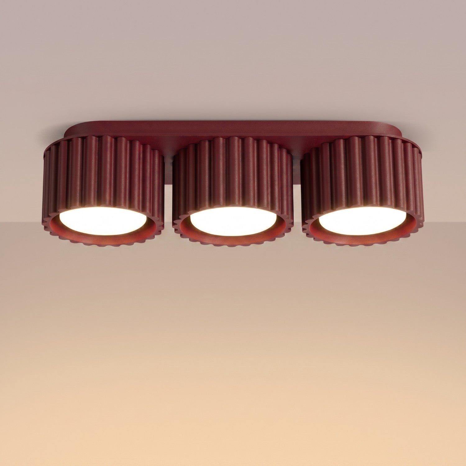 Plafonnier Aura 3 aluminium bordeaux GX53 vue de trois quarts