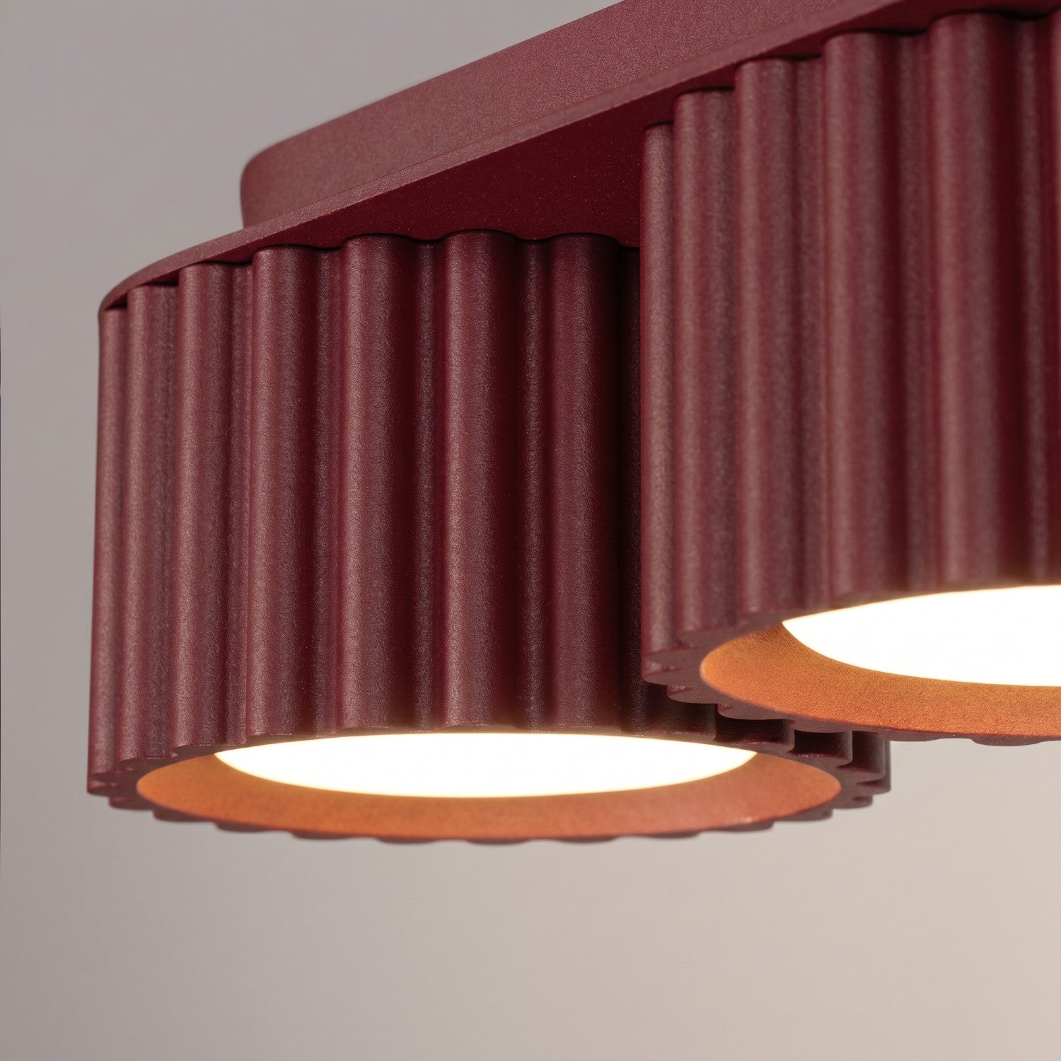 Plafonnier Aura 3 aluminium bordeaux GX53 en situation