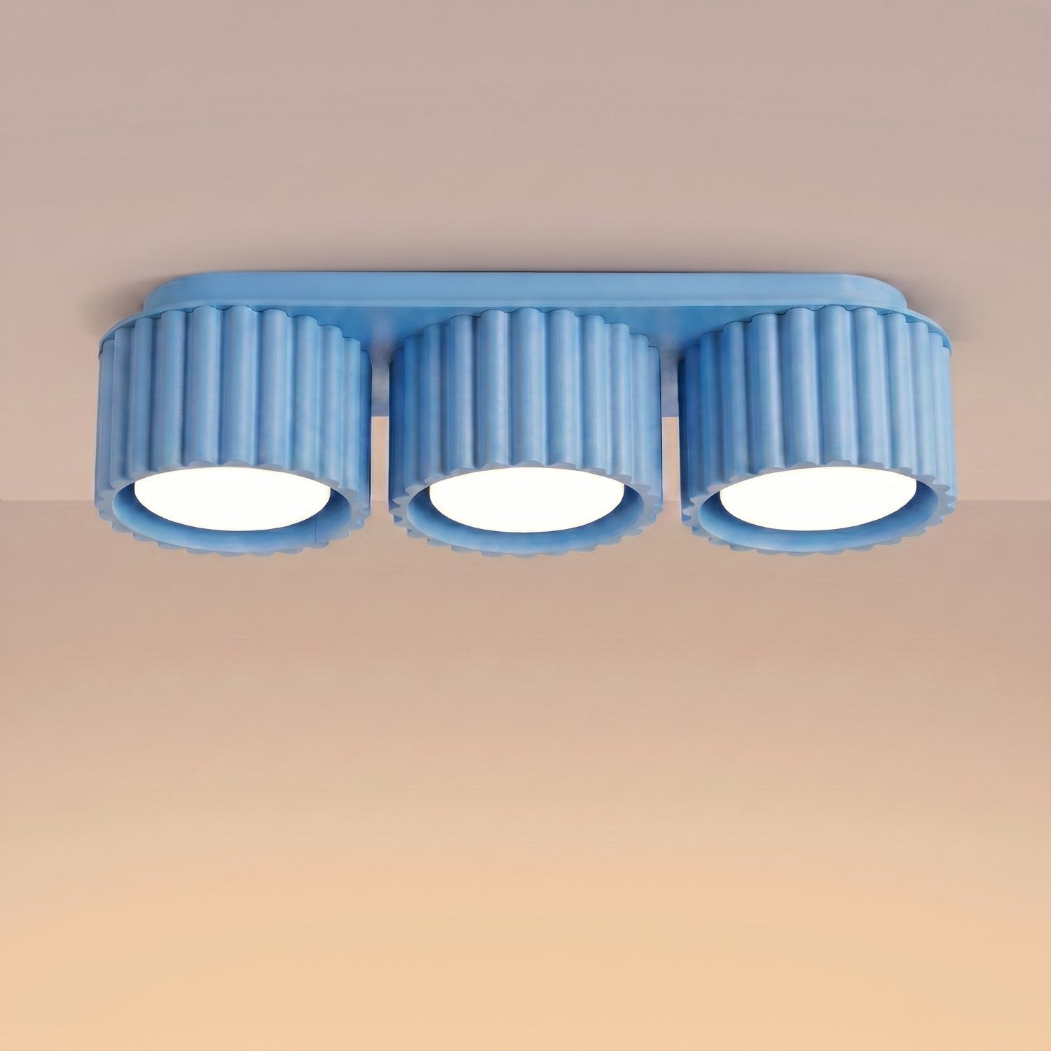 Plafonnier Aura 3 aluminium bleu clair GX53 vue de trois quarts
