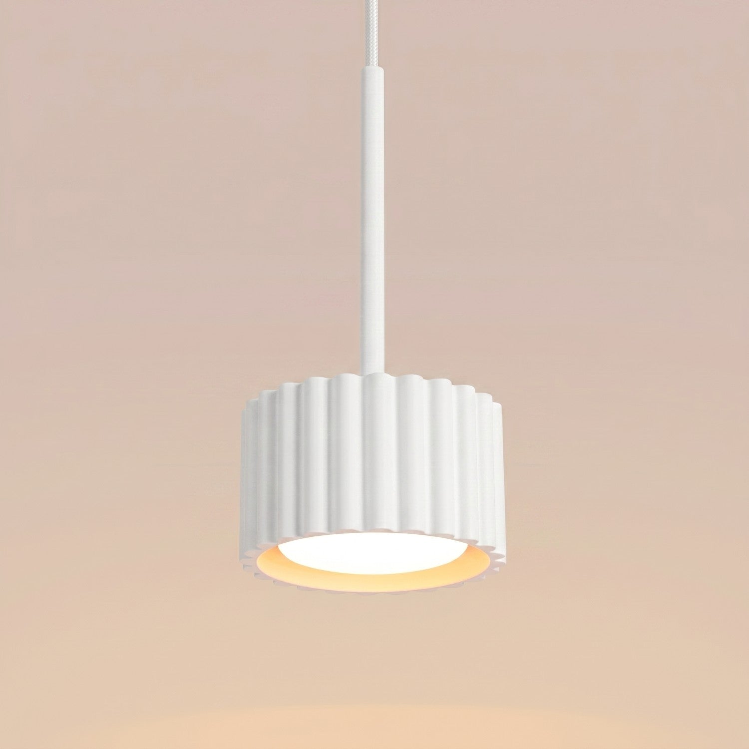 Suspension Aura 1 lumière aluminium blanc GX53 détail des cannelures