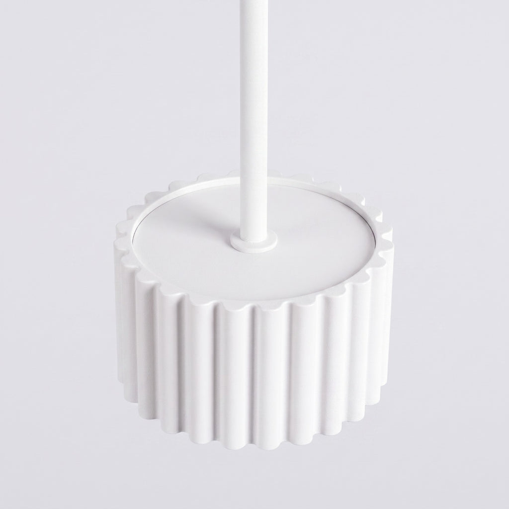 Suspension Aura 1 lumière aluminium blanc GX53 vue rapprochée