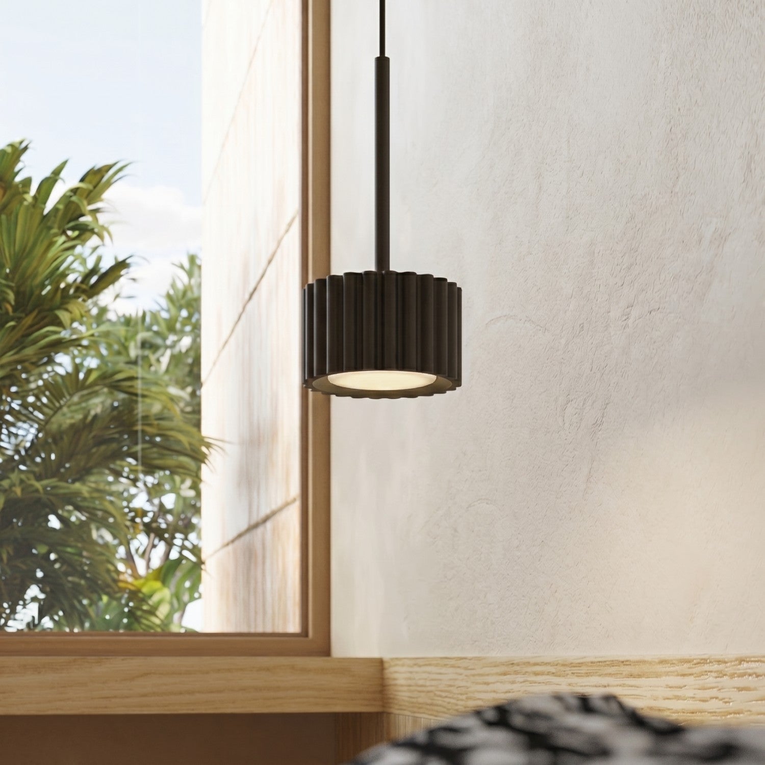 Suspension Aura 1 lumière aluminium noir GX53 vue de trois quarts