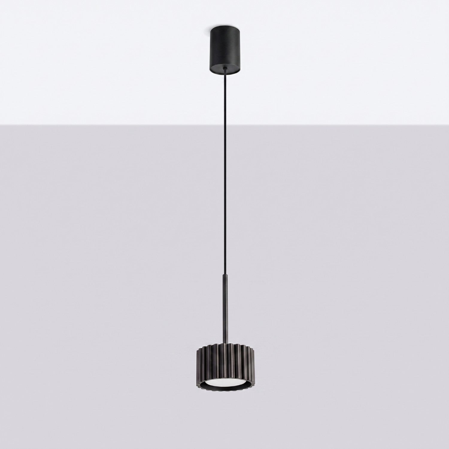 Suspension Aura 1 lumière aluminium noir GX53 vue de profil