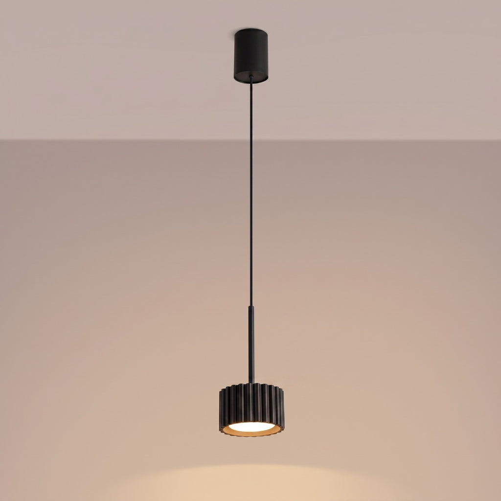 Suspension Aura 1 lumière aluminium noir GX53 vue de trois quarts