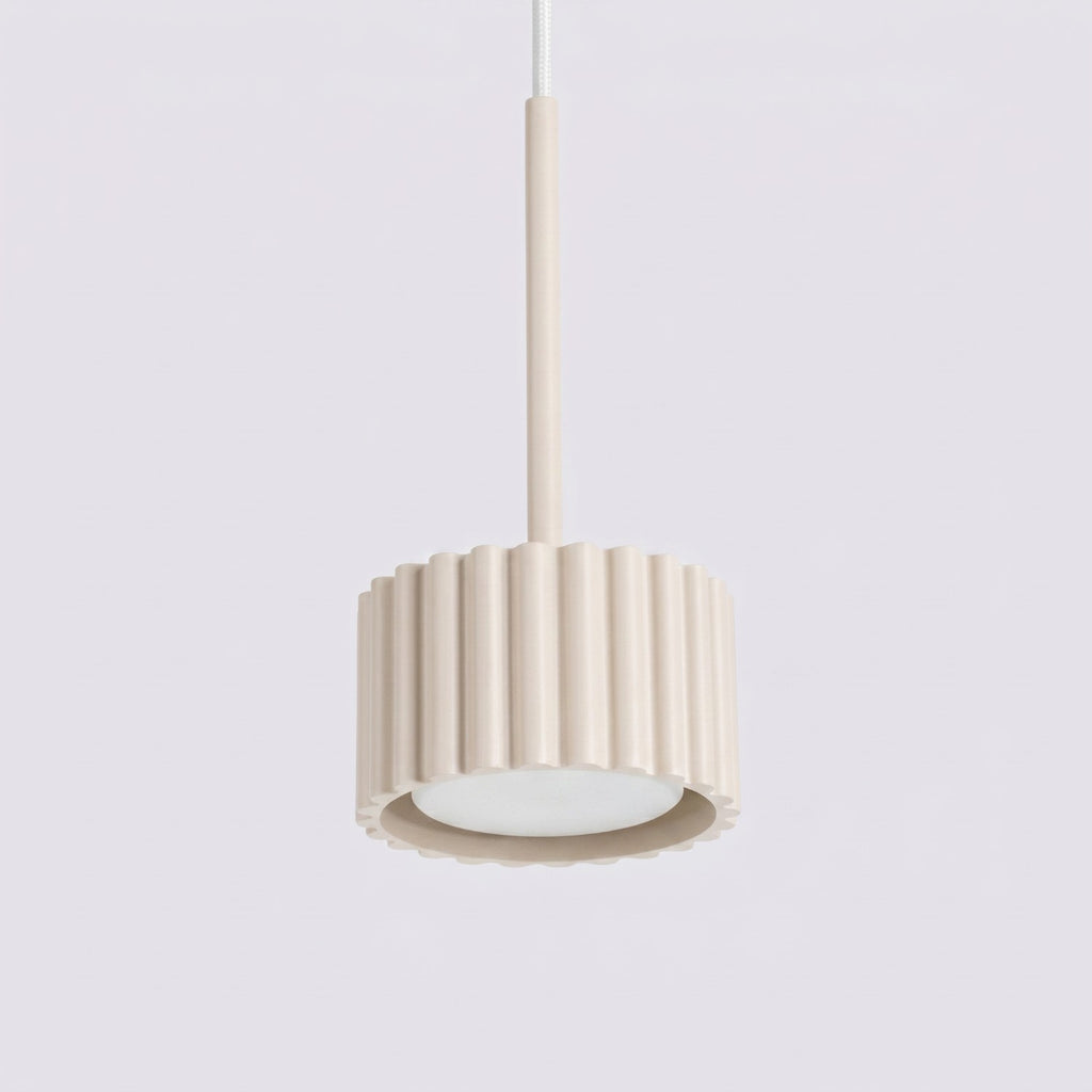 Suspension Aura 1 lumière aluminium beige GX53 en situation