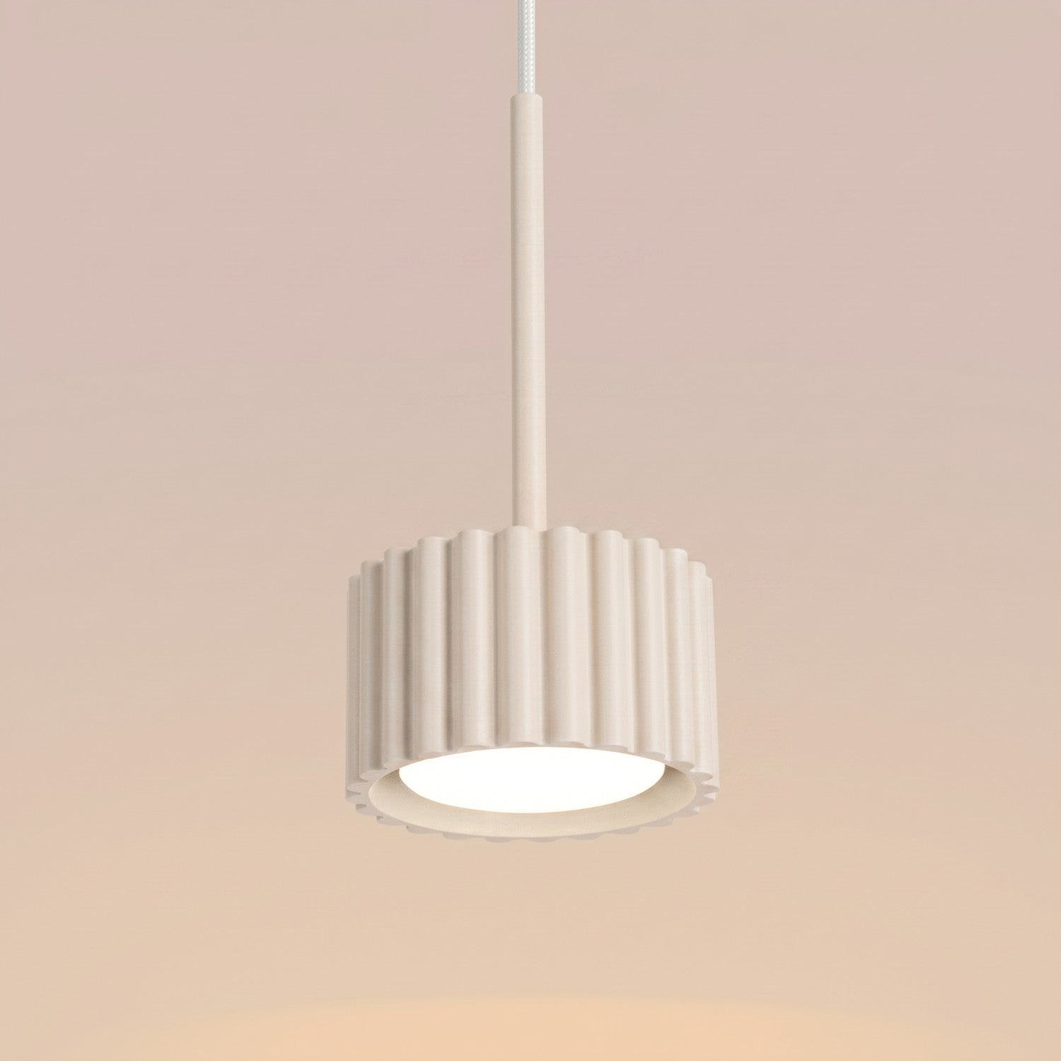 Suspension Aura 1 lumière aluminium beige GX53 détail des cannelures
